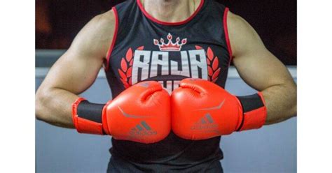 Here S Why Boxers Wear Gloves The Answer Inside Blinklift