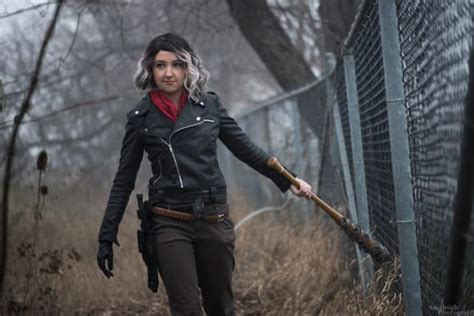 Female Negan Walking Dead Cosplayer Is Impressive Tvovermind