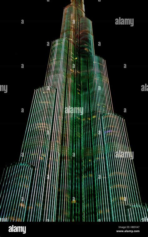 Lumières Sur Le Burj Khalifa De Dubaï La Nuit Dans Limmeuble Le Plus