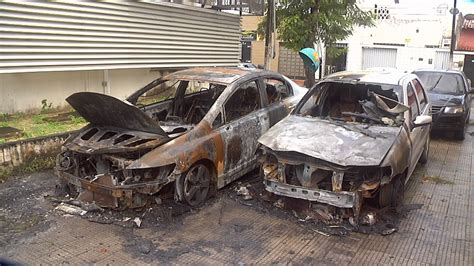 Dois Carros Pegam Fogo No Distrito Policial Em Fortaleza Cear G