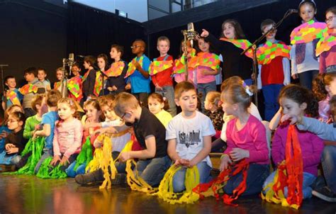 Quand les écoliers créent le spectacle