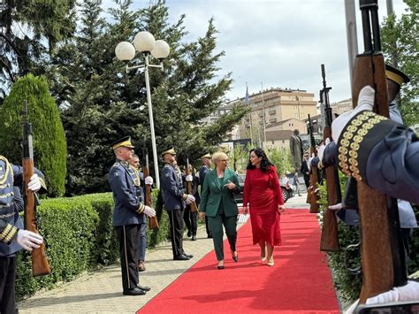 Presidentja Osmani pret në takim homologen e saj sllovene