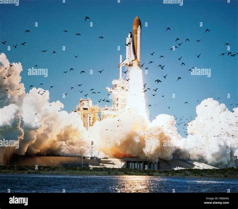 Space shuttle challenger disaster fotografías e imágenes de alta