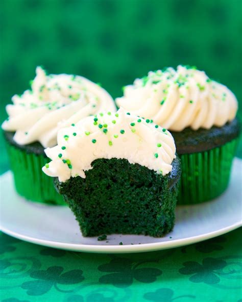 Green Velvet Cupcakes With Cream Cheese Frosting Plain Chicken