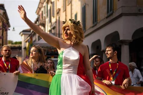 Il Pride Travolge Bari Bergamo Catania La Spezia Mantova