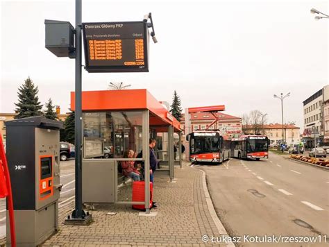 Nowe Wiaty Przystankowe I Zatoczki W Rzeszowie