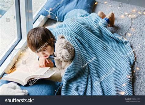 587 Barefoot boy reading Images, Stock Photos & Vectors | Shutterstock