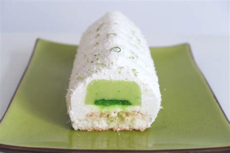 Bûche de Noël noix de coco et citron vert in Maï way