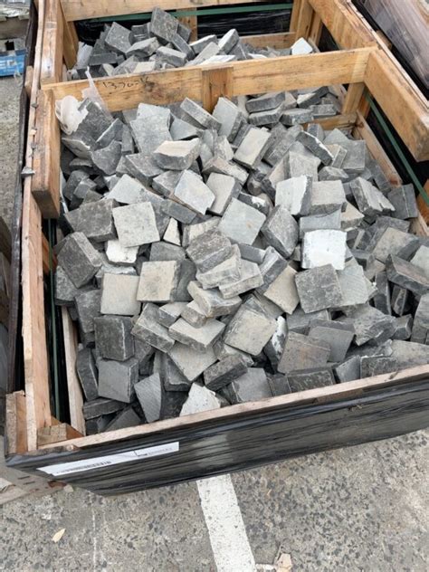 Pallet Of 100mm X 100mm Stone Fowles Auction ＆ Sales