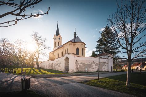 Mníšecko Poznejte kraj poutníků i zámeckých pánů Brdy a Podbrdsko