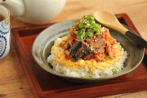 サバ缶を使う「サバみそキム玉丼」は簡単ながら鉄板の宅飲みのシメ【山本リコピン】 メシ通 ホットペッパーグルメ