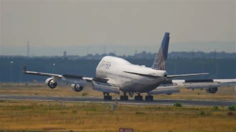 Boeing 747 landing in Frankfurt — Stock Video © izhorov #165587432