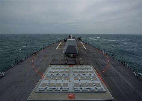 Us Warship Sails Through Taiwan Strait After China Invasion Warning