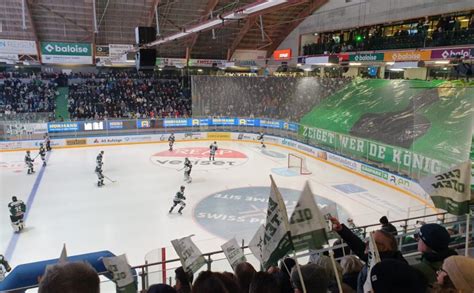 EHC Olten überholt den Lausanne HC der HC La Chaux de Fonds baut