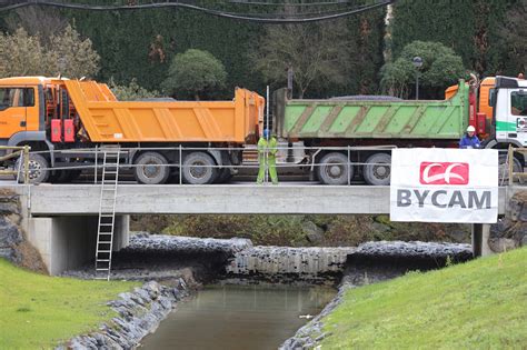 Se Realiza La Prueba De Carga Del Nuevo Puente Sobre Cauce Del Arroyo