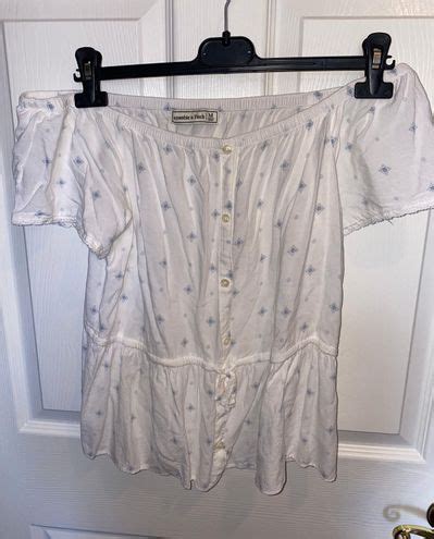 Abercrombie Fitch White Off Shoulder Blouse Size M 4 90 Off