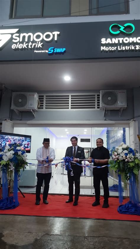 Pertama Di Indonesia Timur Motor Listrik Smoot Buka Showroom Di