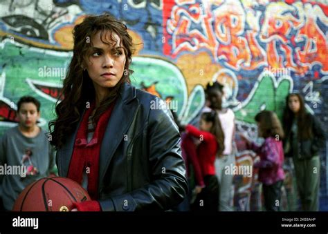 CATWOMAN, HALLE BERRY, 2004 Stock Photo - Alamy