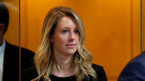 Elizabeth Holmes fundadora da Theranos é condenada por fraude nos EUA