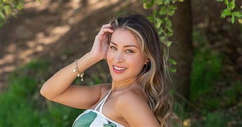 La chica maravilla Sabrina Sosa celebró su cumpleaños en diminuto bikini y se llenó de