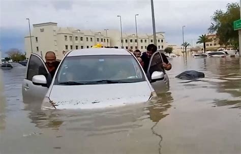 En Images A Duba Deux Ans De Pluie En Une Seule Journ E