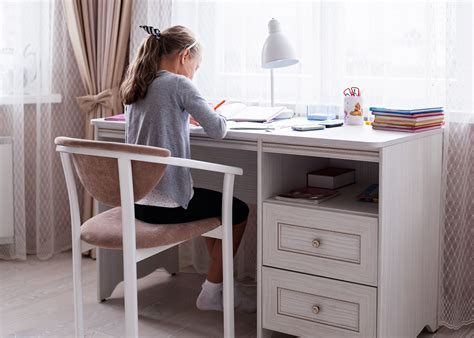 Comment choisir un bureau stylé pour enfant Salon VIVING