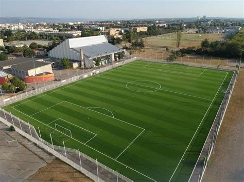 Drôme Valence Briffaut a un nouveau terrain synthétique recyclable