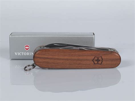 Складной нож Victorinox Huntsman Wood 1 3711 63B1 Складной нож