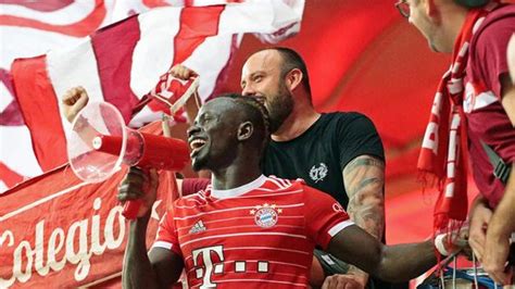 Watch Sadio Mane Celebrates With Bayern Munich Fans After Debut Bundesliga Goal Bundesliga