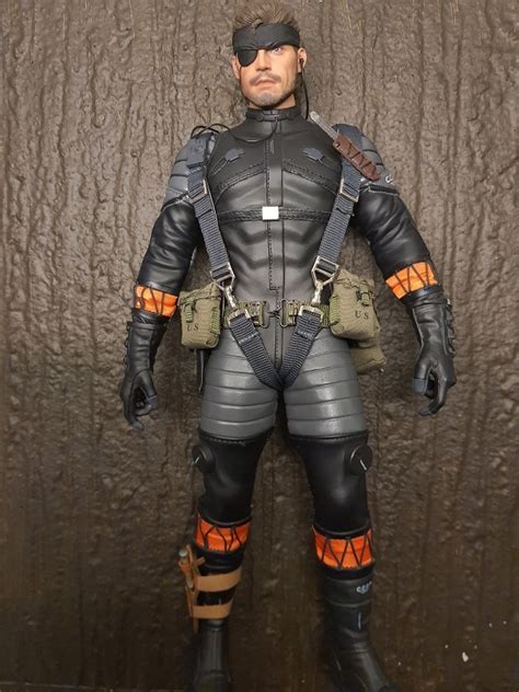 Hot Toys Metal Gear Solid 3 Snake Eater Naked Snake Sneaking Suit