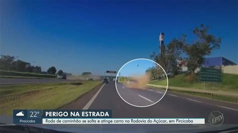 V Deo Flagra Momento Em Que Roda De Caminh O Se Solta E Pneu Atinge