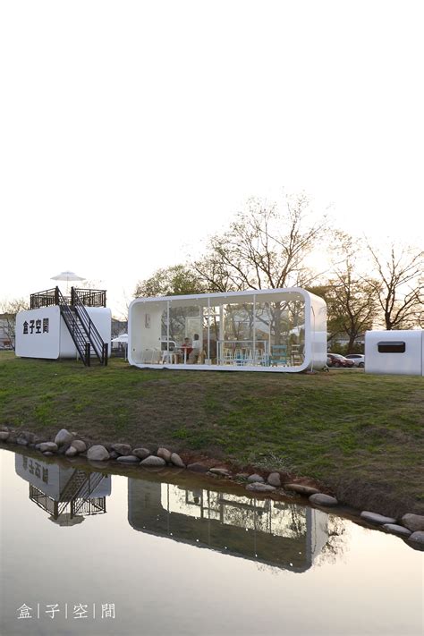 Container beverage shop