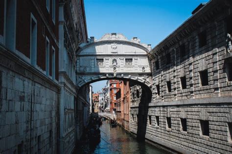 Venecia Italia Puente De Los Suspiros Ponte Dei Sospiri Foto Premium