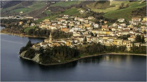 Lago Di Mercatale Sassocorvaro Pu River Wonderful Places Landscape