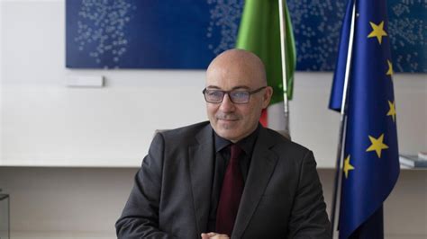 Sul Nuovo Numero Di Auto L Intervista Al Ministro Roberto Cingolani