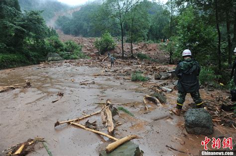 都江堰山体滑坡搜救现场 已发现12具遗体 中新网