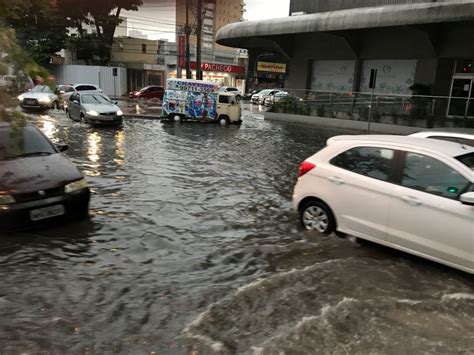 Chuva Deixa Vias Na Grande Vit Ria Alagadas E Fecha Aeroporto De