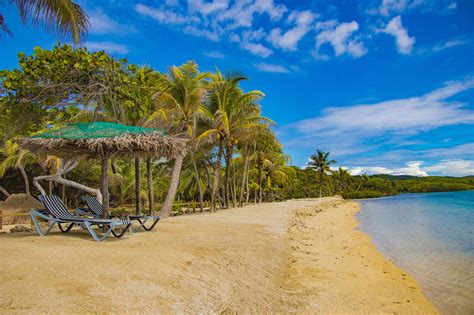 best-beaches-roatan-honduras - The Travel Bible