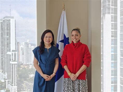 Embajadora Xu Xueyuan Se Reúne con Administradora General de Turismo