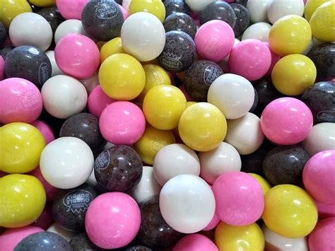 Buy Dubble Bubble Banana Split Gumballs 2 Lbs Of Vanilla Chocolate