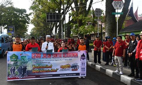 Peserta Ikuti Gerak Jalan Santai Kerukunan Hab Ke Kemenag