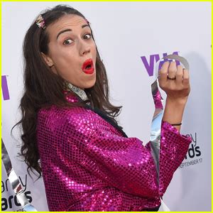 Colleen Ballinger Puts Toxic Gossip Train Ukulele Apology Song On