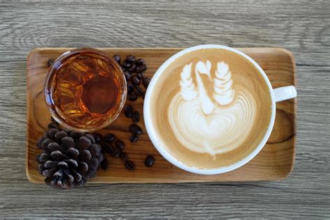 Coffee latte art in coffee shop 11041148 Stock Photo at Vecteezy