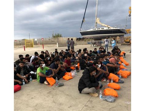 Migranti Sbarchi Nel Reggino Fermati Sette Presunti Scafisti Espansionetv