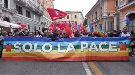 Manifestazione Per La Pace Segui Gli Interventi Dal Palco Di Piazza