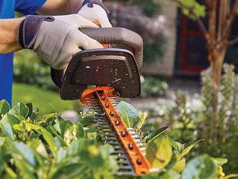 Best Hedge Trimmers Summer Reviews Buying Guide