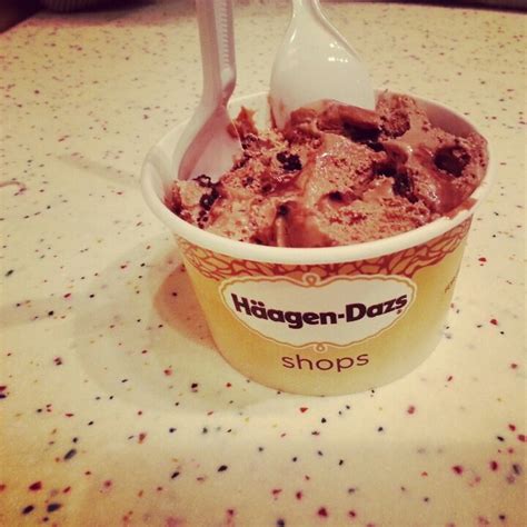 Midnight Cookies & Cream Ice Cream @ Haagen Dazs | Midnight cookies ...