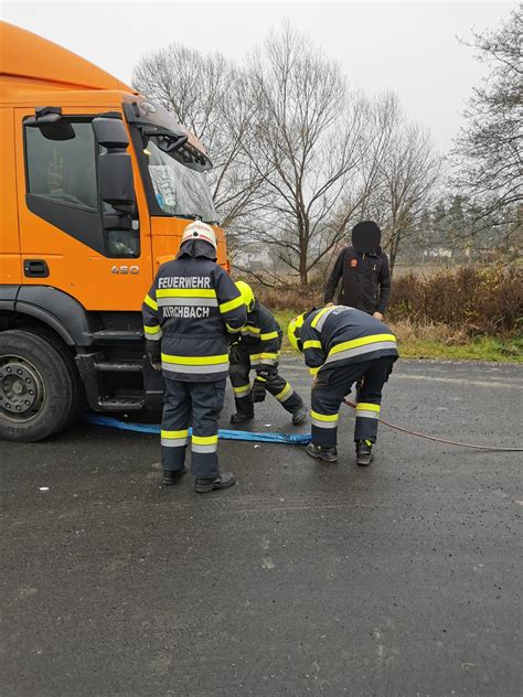 Lkw Festgefahren Feuerwehr Kirchbach