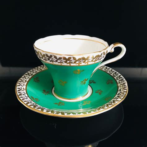 Aynsley Tea Cup And Saucer Bright True Green With Gold Leaves Gold Trim