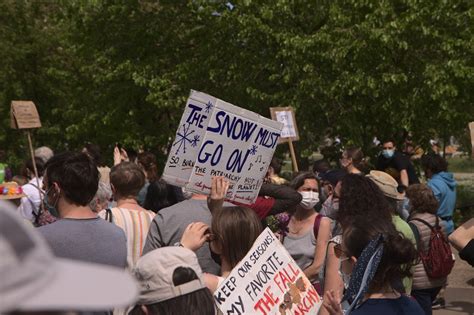 En protestation contre la loi Climat et Résilience Stop KNAUF Illange